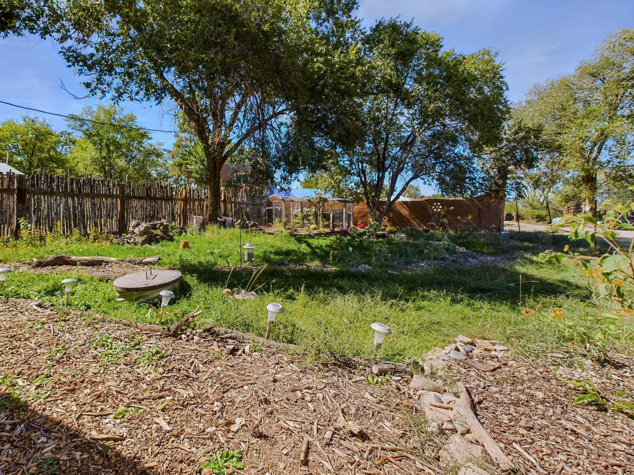 Ranchos De Taos, New Mexico 87557, United States, 1 Bedroom Bedrooms, ,1 BathroomBathrooms,Residential,Pending,46902