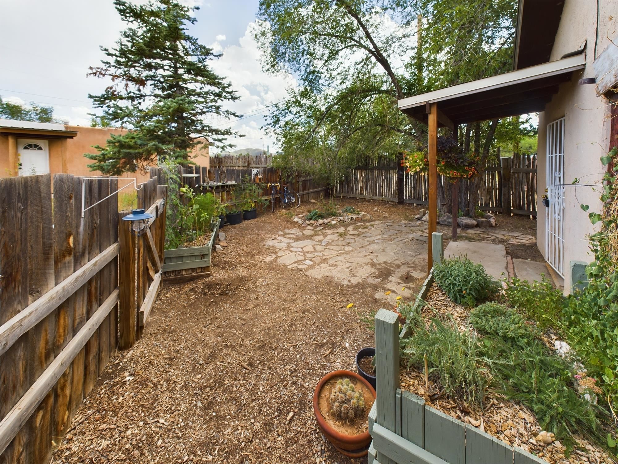 Ranchos De Taos, New Mexico 87557, United States, 1 Bedroom Bedrooms, ,1 BathroomBathrooms,Residential,Pending,46902