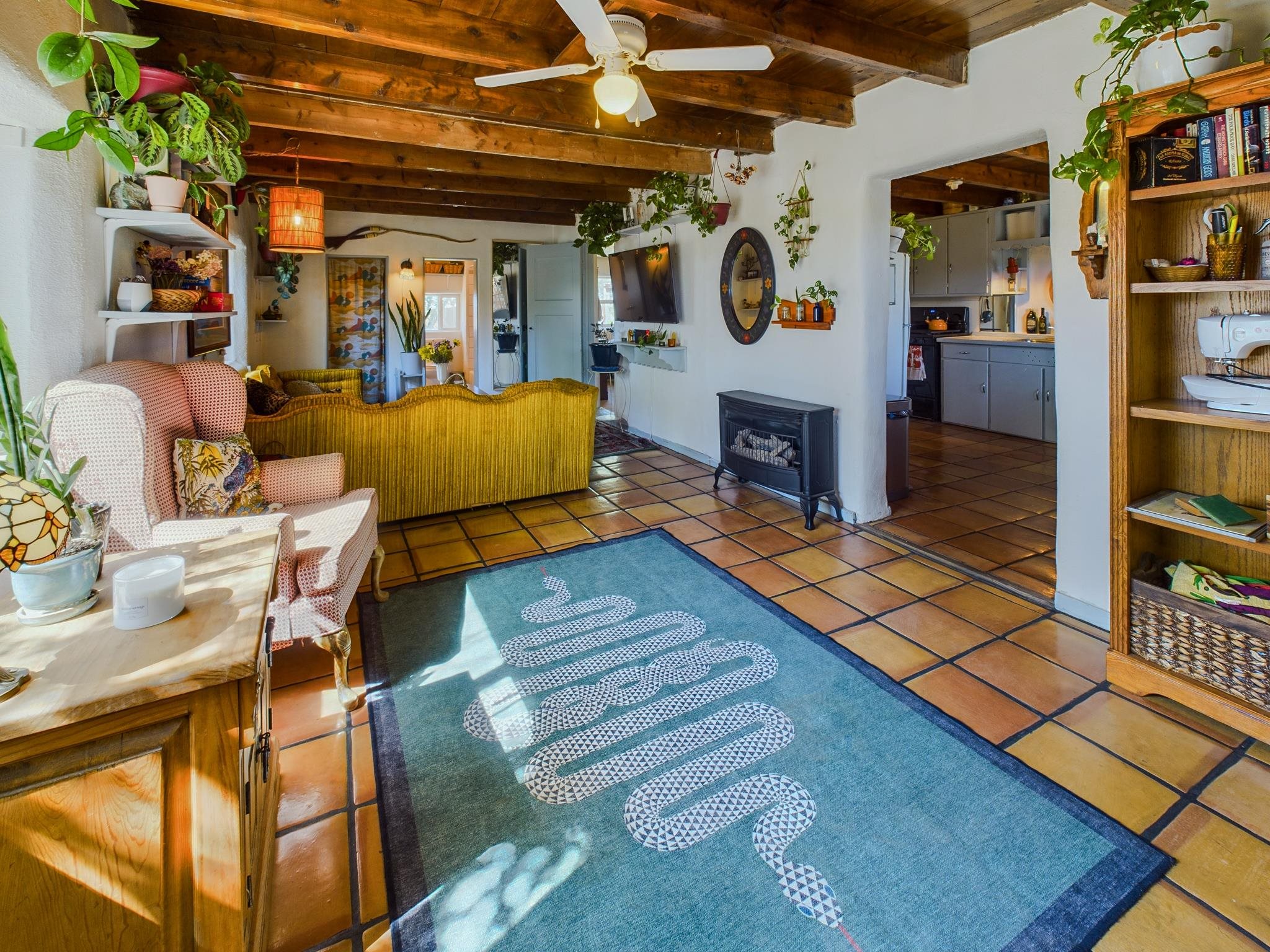 Ranchos De Taos, New Mexico 87557, United States, 1 Bedroom Bedrooms, ,1 BathroomBathrooms,Residential,Pending,46902