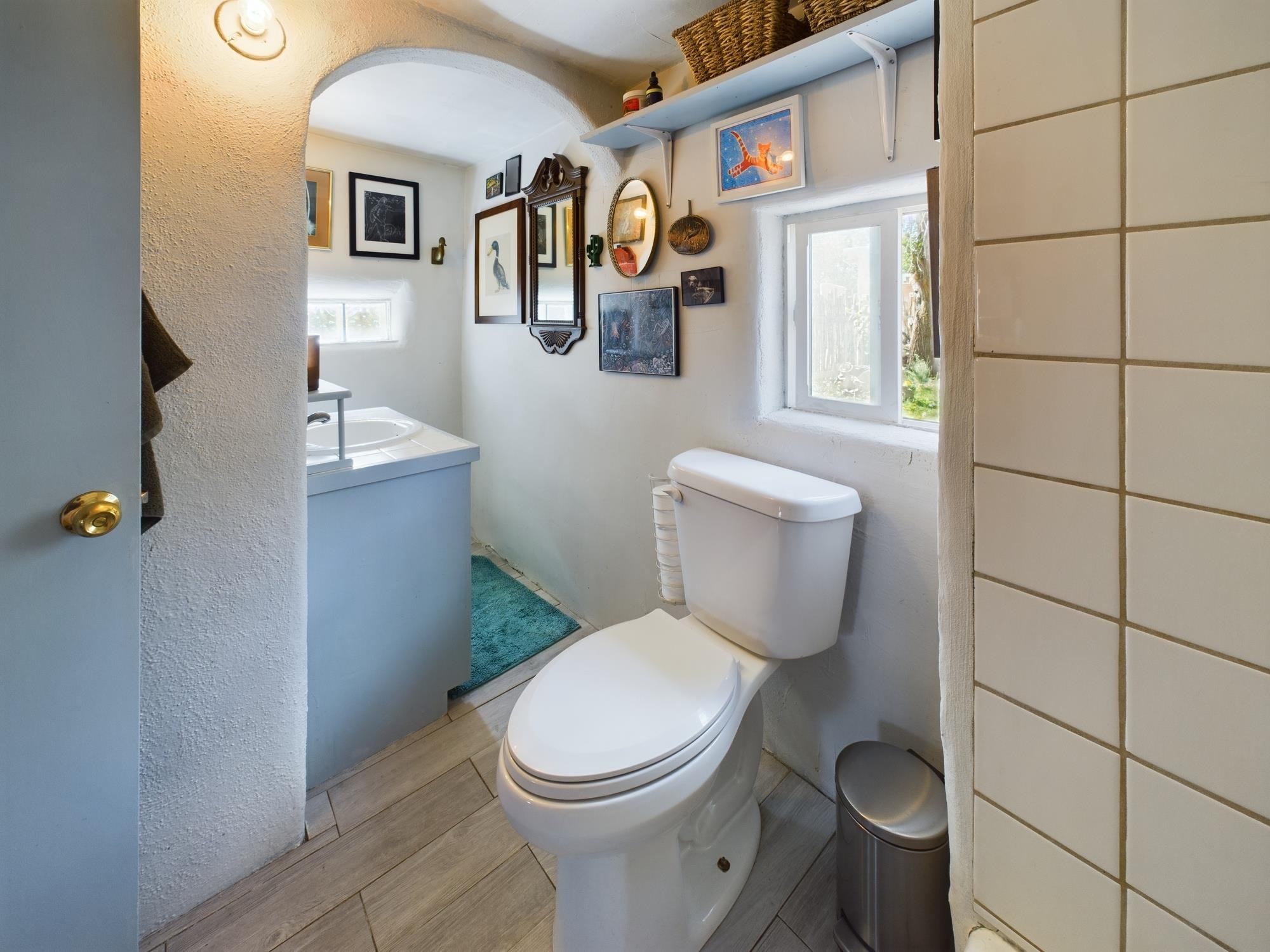 Ranchos De Taos, New Mexico 87557, United States, 1 Bedroom Bedrooms, ,1 BathroomBathrooms,Residential,Pending,46902