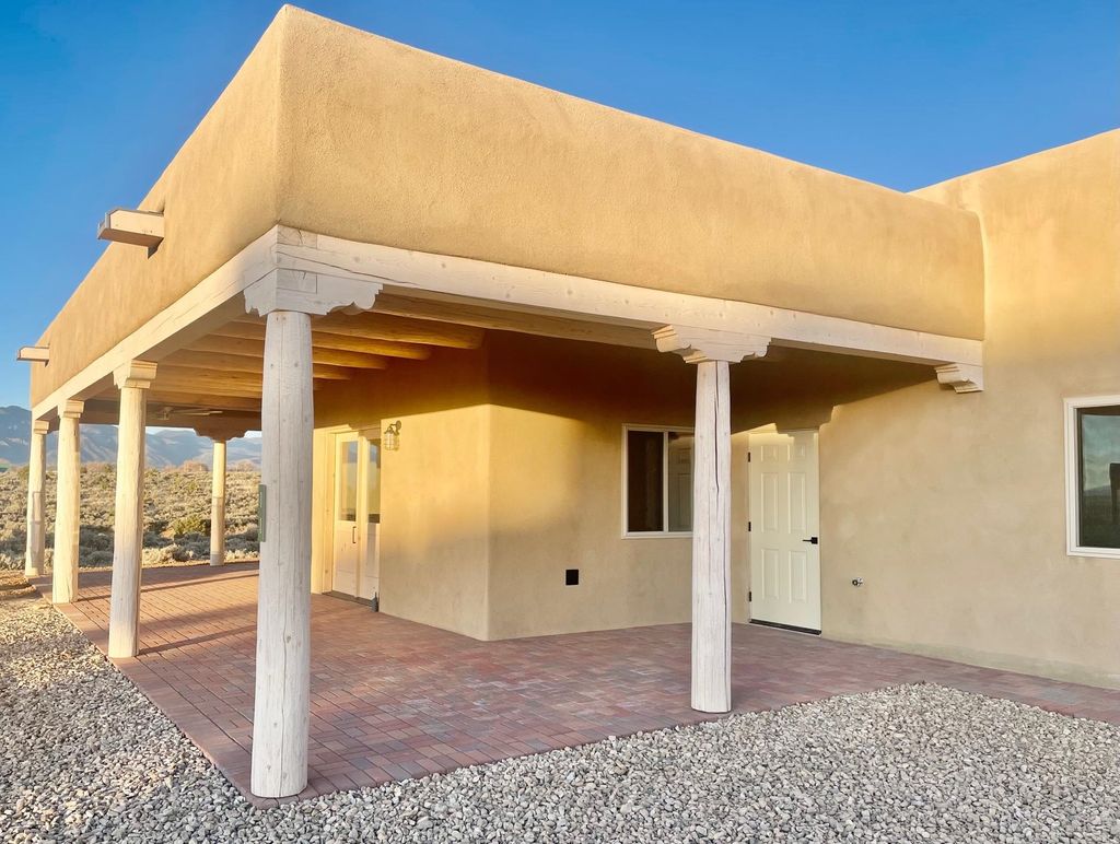 Photo of 11 Laguardia Rd, Ranchos de Taos, NM 87557 (MLS # 113766)