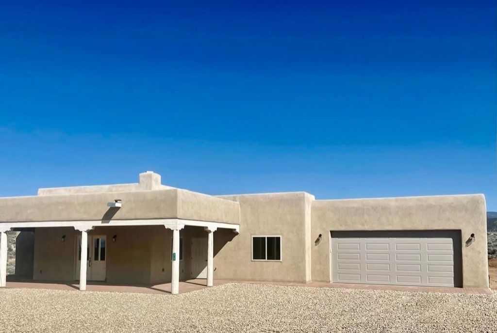 Photo of 11 Laguardia Rd, Ranchos de Taos, NM 87557 (MLS # 113766)