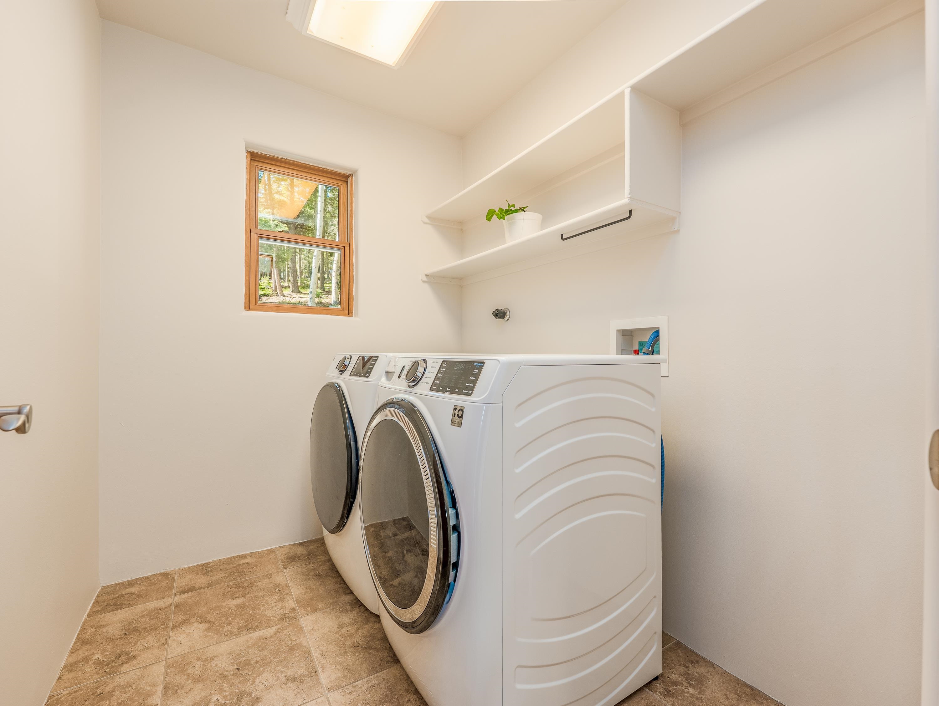 Angel Fire, New Mexico 87710, United States, 4 Bedrooms Bedrooms, ,3 BathroomsBathrooms,Residential,Pending,149737