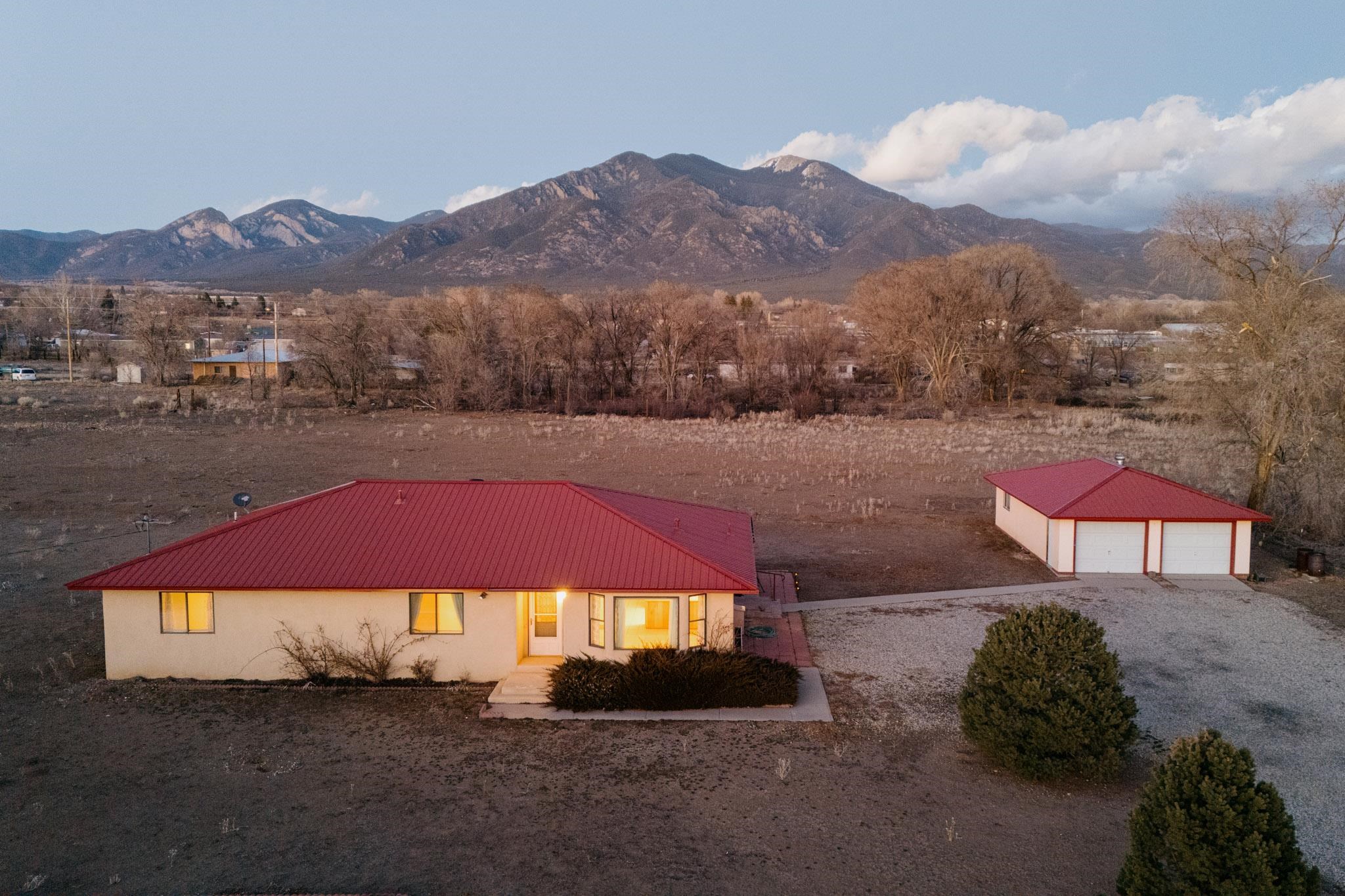 1033 Millicent Rogers Road, El Prado, New Mexico image 1