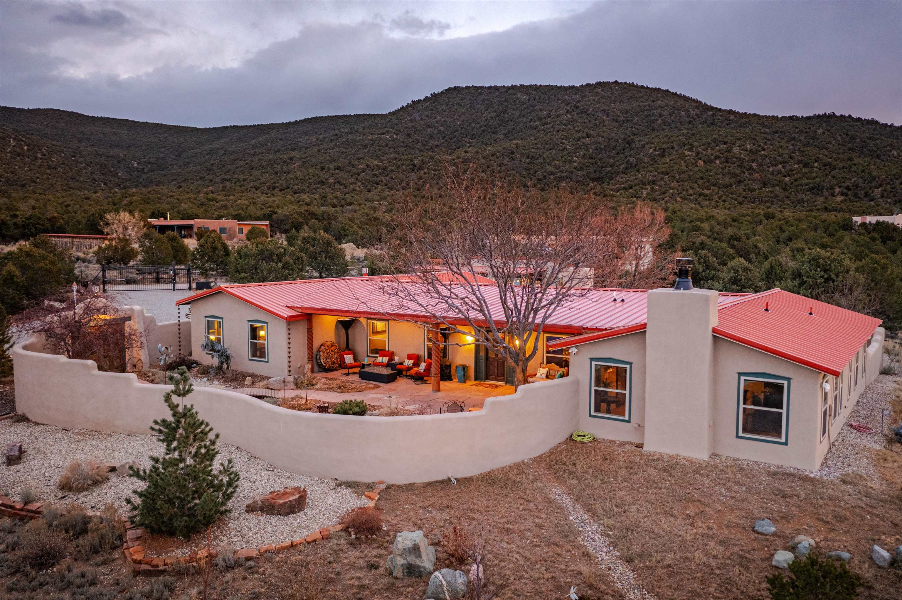 21 Nickell Road, Taos, New Mexico image 2