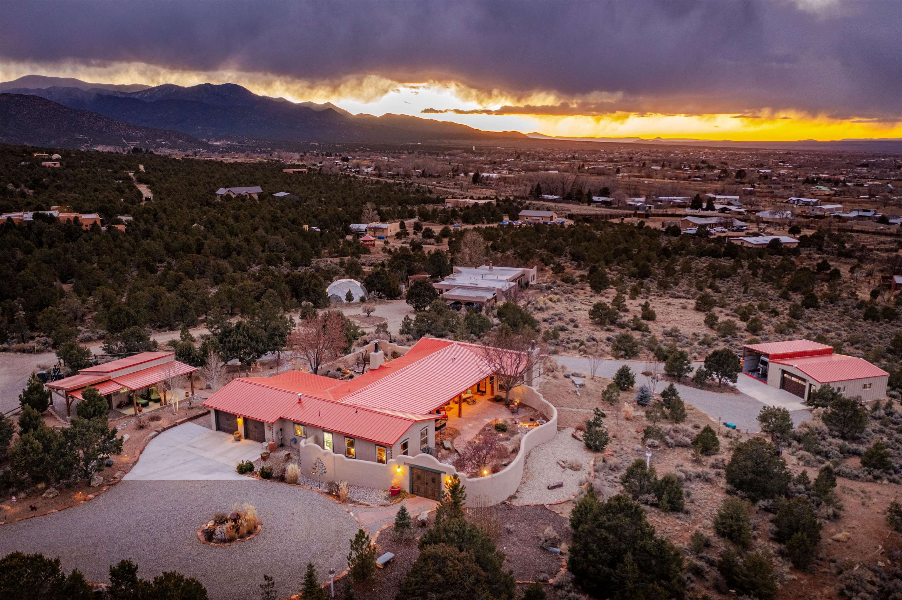 21 Nickell Road, Taos, New Mexico image 1