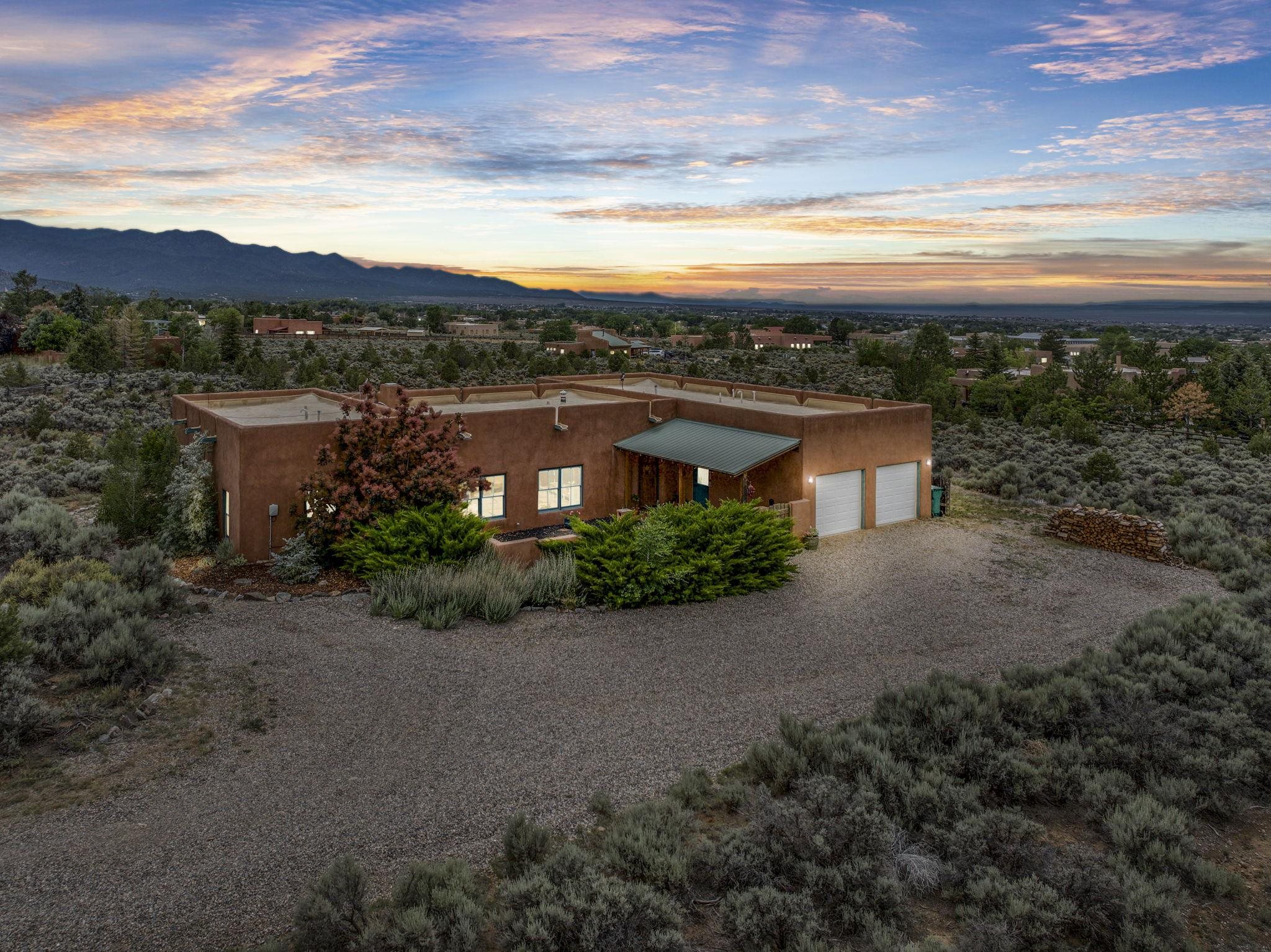 1345 Blumenschein St, Taos, New Mexico image 1