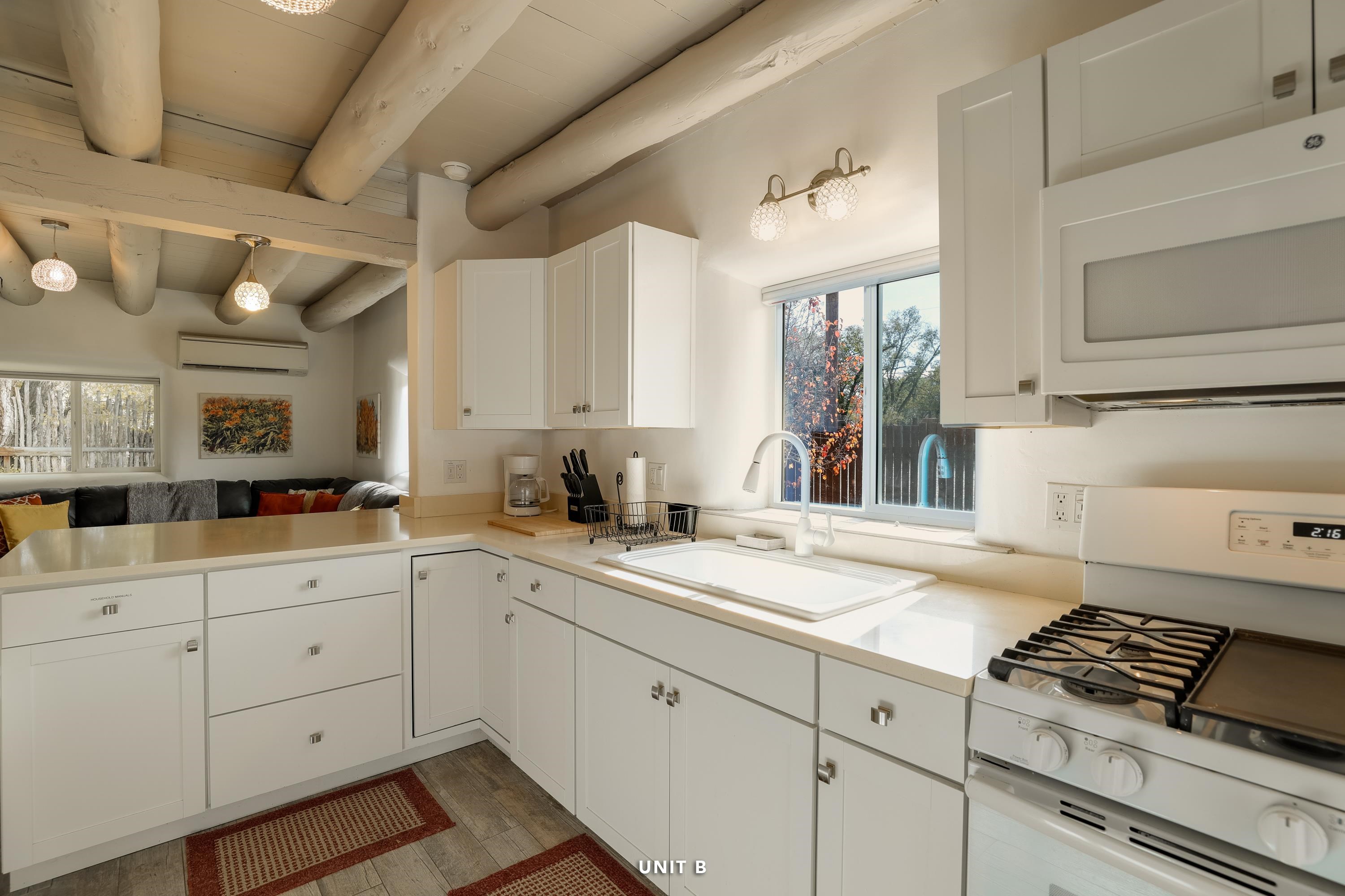 104 Brooks Street, Taos, New Mexico image 31