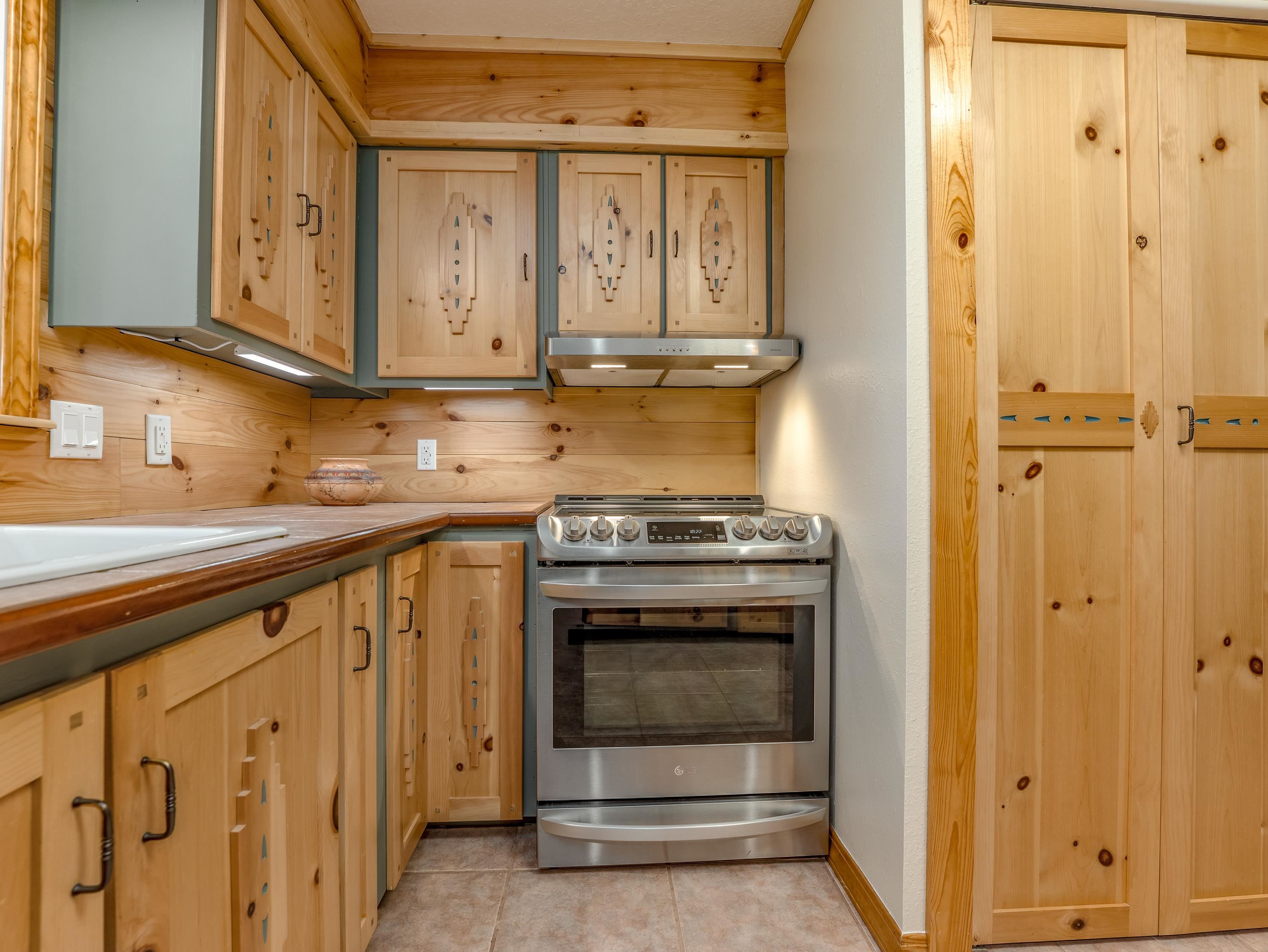 Angel Fire, New Mexico 87710, United States, 3 Bedrooms Bedrooms, ,2 BathroomsBathrooms,Residential,Pending,205881