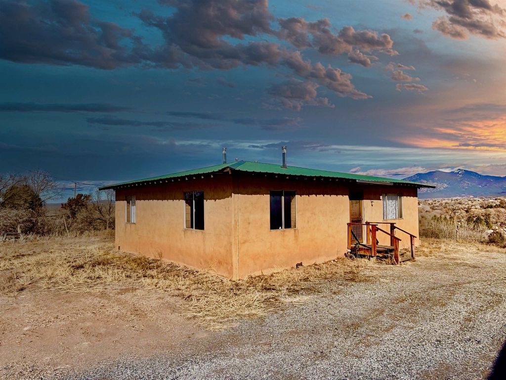 Photo of 5 Cuchilla Road, Ranchos de Taos, NM 87557 (MLS # 114434)