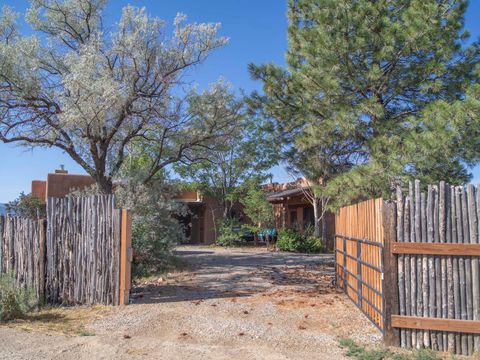 Photo of 3 Painter Road, El Prado, NM 87529 (MLS # 113738)