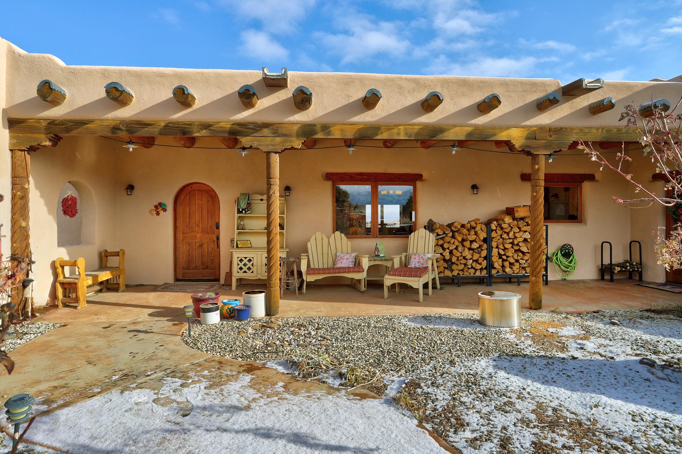 359 Los Cordovas Rd, Ranchos de Taos, New Mexico image 3