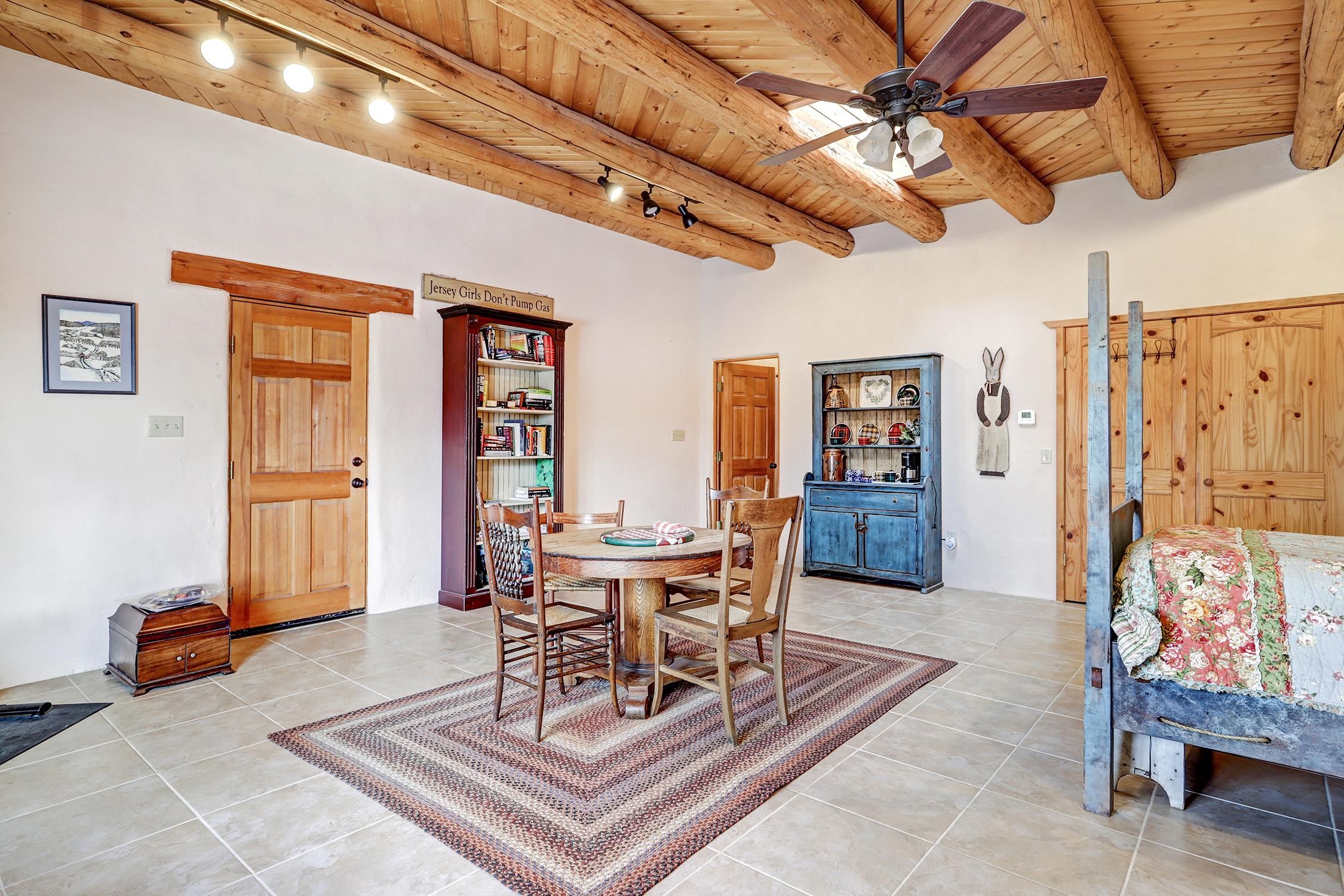 359 Los Cordovas Rd, Ranchos de Taos, New Mexico image 26