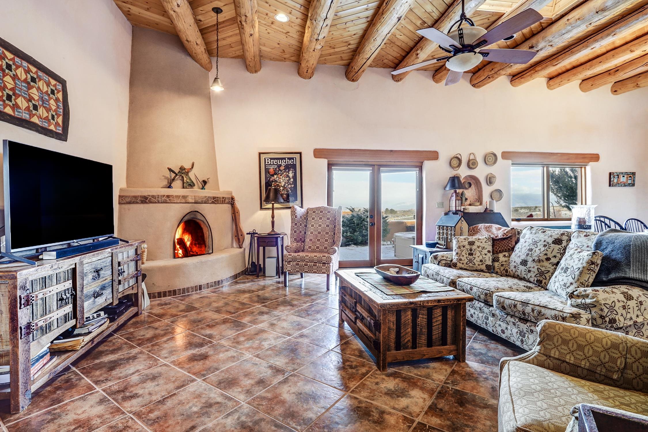 359 Los Cordovas Rd, Ranchos de Taos, New Mexico image 1