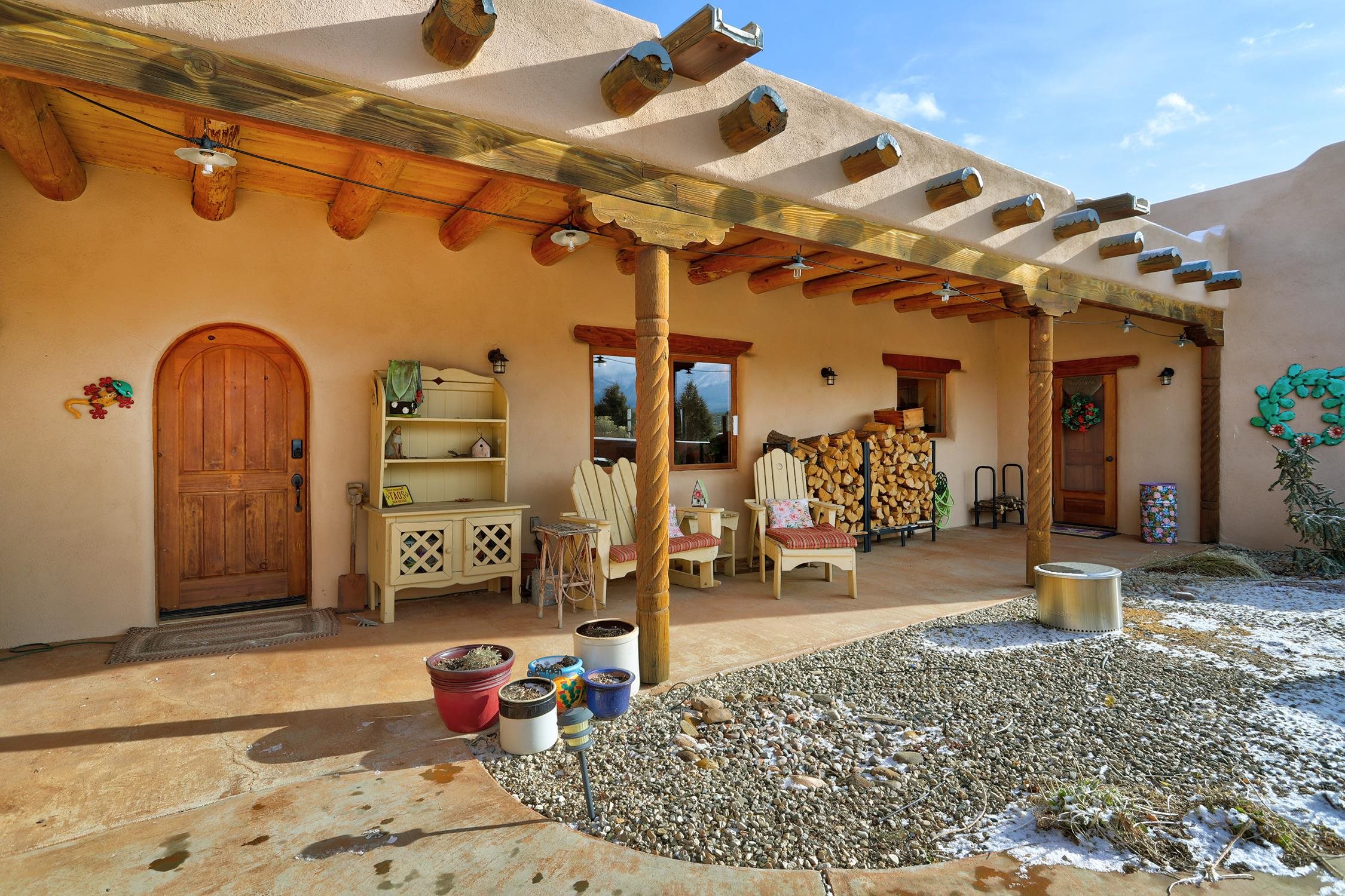 359 Los Cordovas Rd, Ranchos de Taos, New Mexico image 2