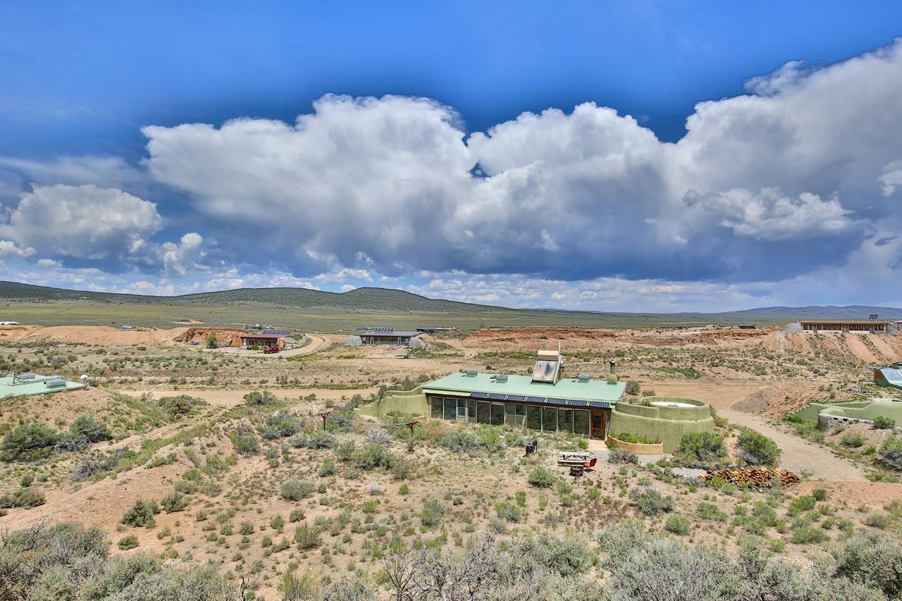 13 South Lemuria Rd, Tres Piedras, New Mexico image 2