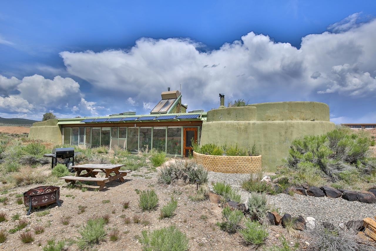 13 South Lemuria Rd, Tres Piedras, New Mexico image 1