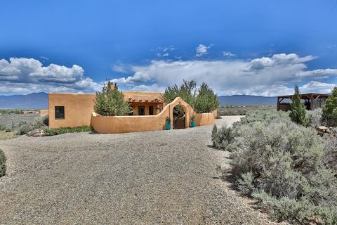 Homes For Sale - 65 Las Tusas Rd<br/> Ranchos de Taos, NM 87557