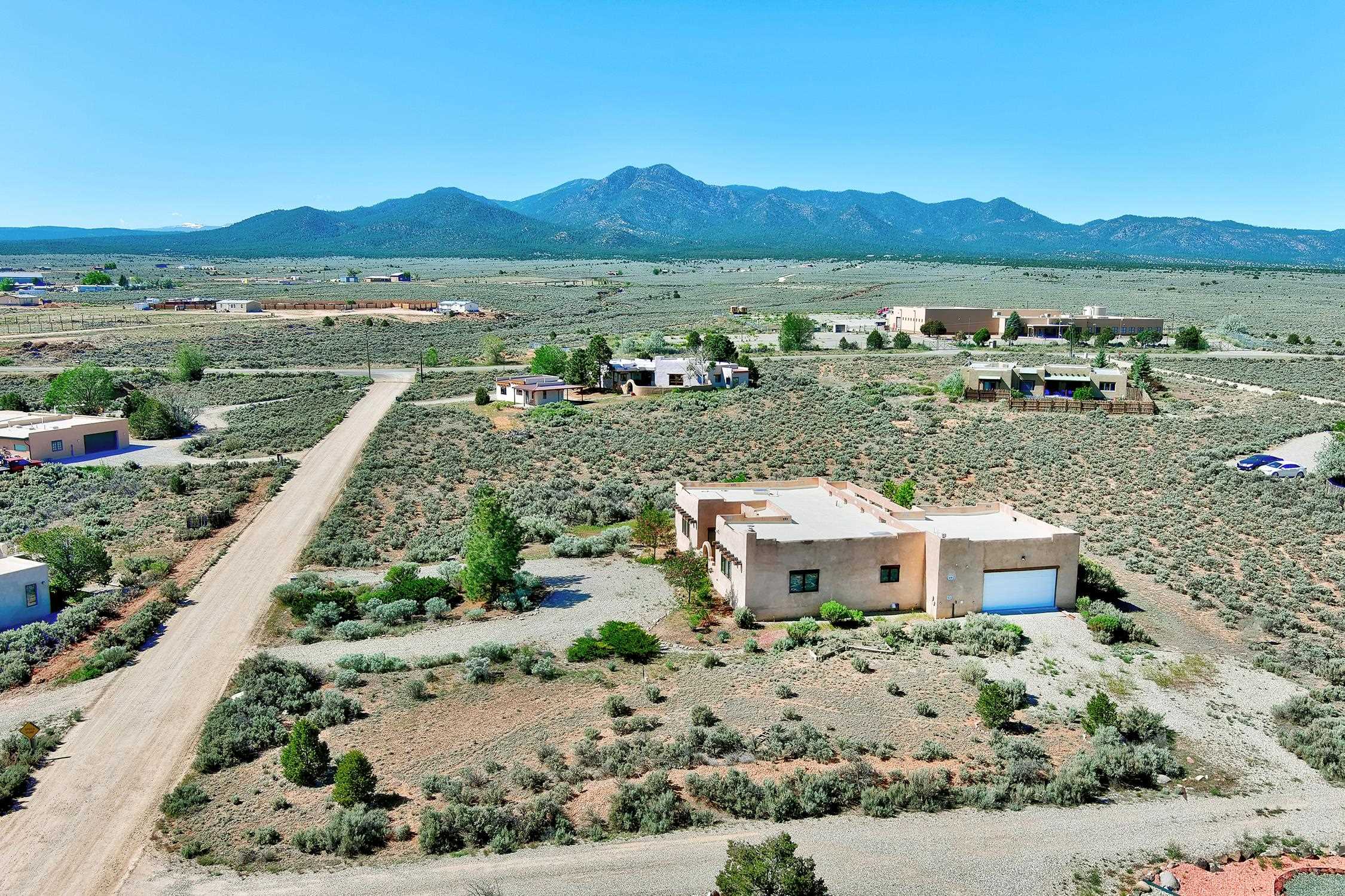 10 Camino De Los Arroyos, Ranchos de Taos, New Mexico image 27