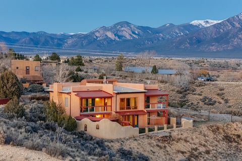 Photo of 9 Cerro Ventoso Rd, Taos, NM 87571 (MLS # 114321)