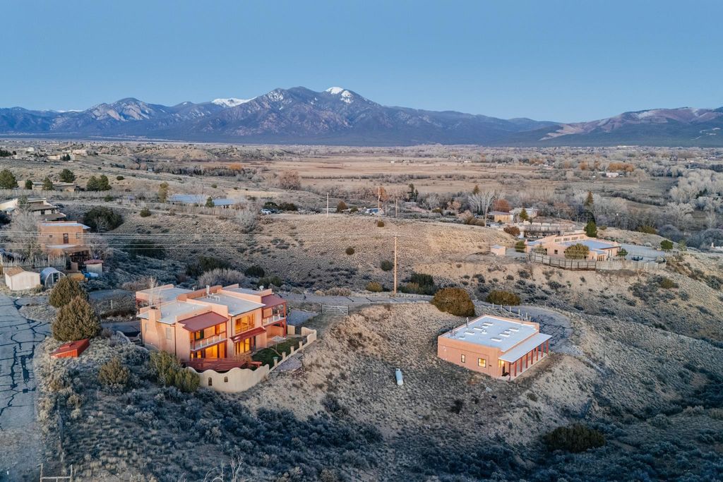 Photo of 9 Cerro Ventoso Rd, Taos, NM 87571 (MLS # 114321)