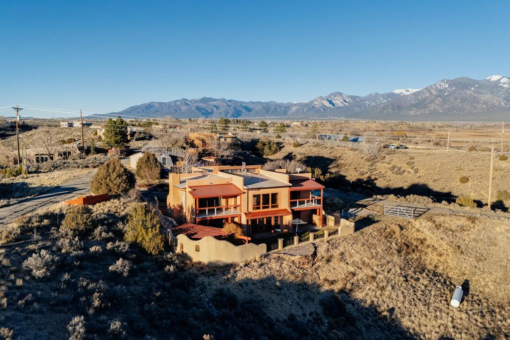 Photo of 9 Cerro Ventoso Rd, Taos, NM 87571 (MLS # 114321)