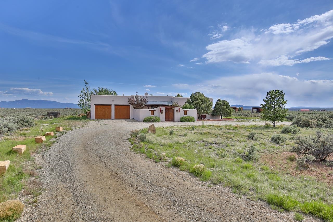 24 Gina Lane, El Prado, New Mexico image 1