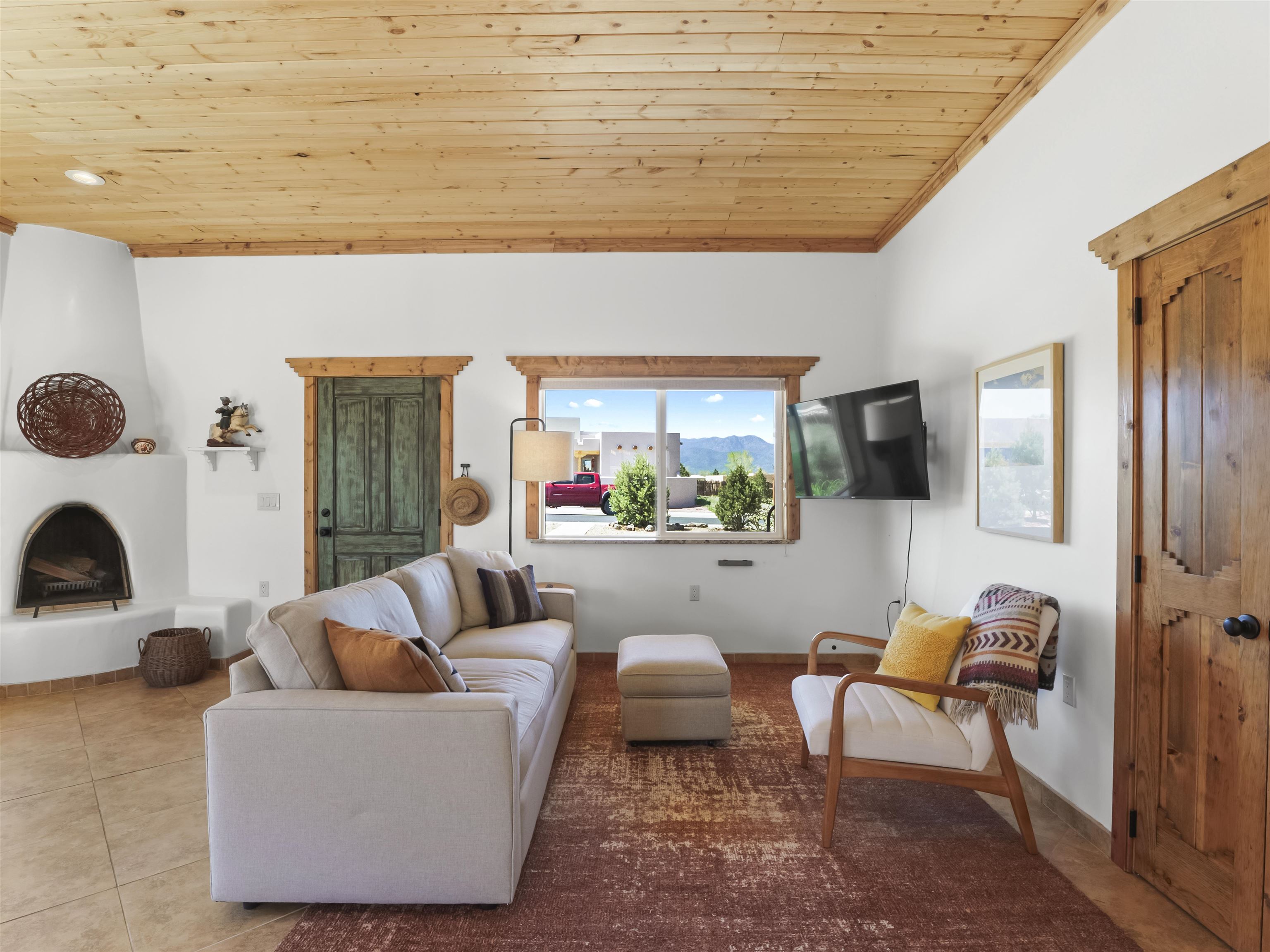 211 Las Olas Dr, Taos, New Mexico image 2