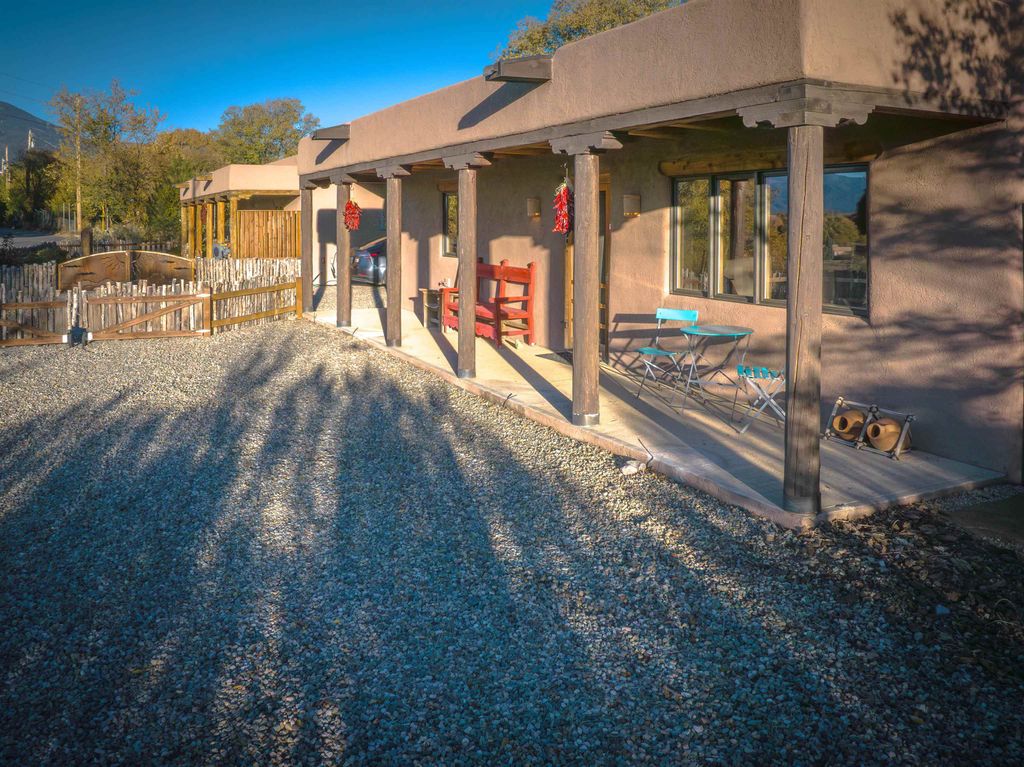 Photo of 327B Valverde Street, Taos, NM 87571 (MLS # 114225)