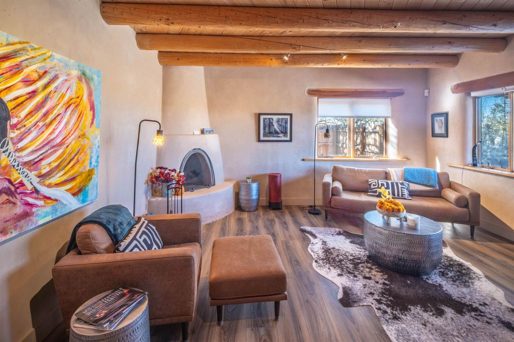 Photo of 327B Valverde Street, Taos, NM 87571 (MLS # 114225)