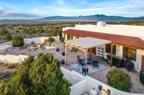 Photo of 91 Calle Mirador, Ranchos de Taos, NM 87557 (MLS # 114302)