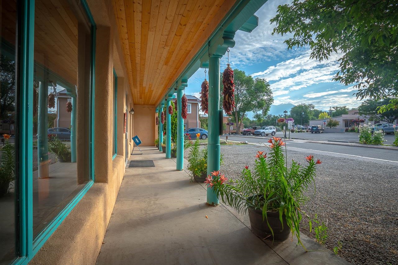 114 Dona Luz Taos NM 87571