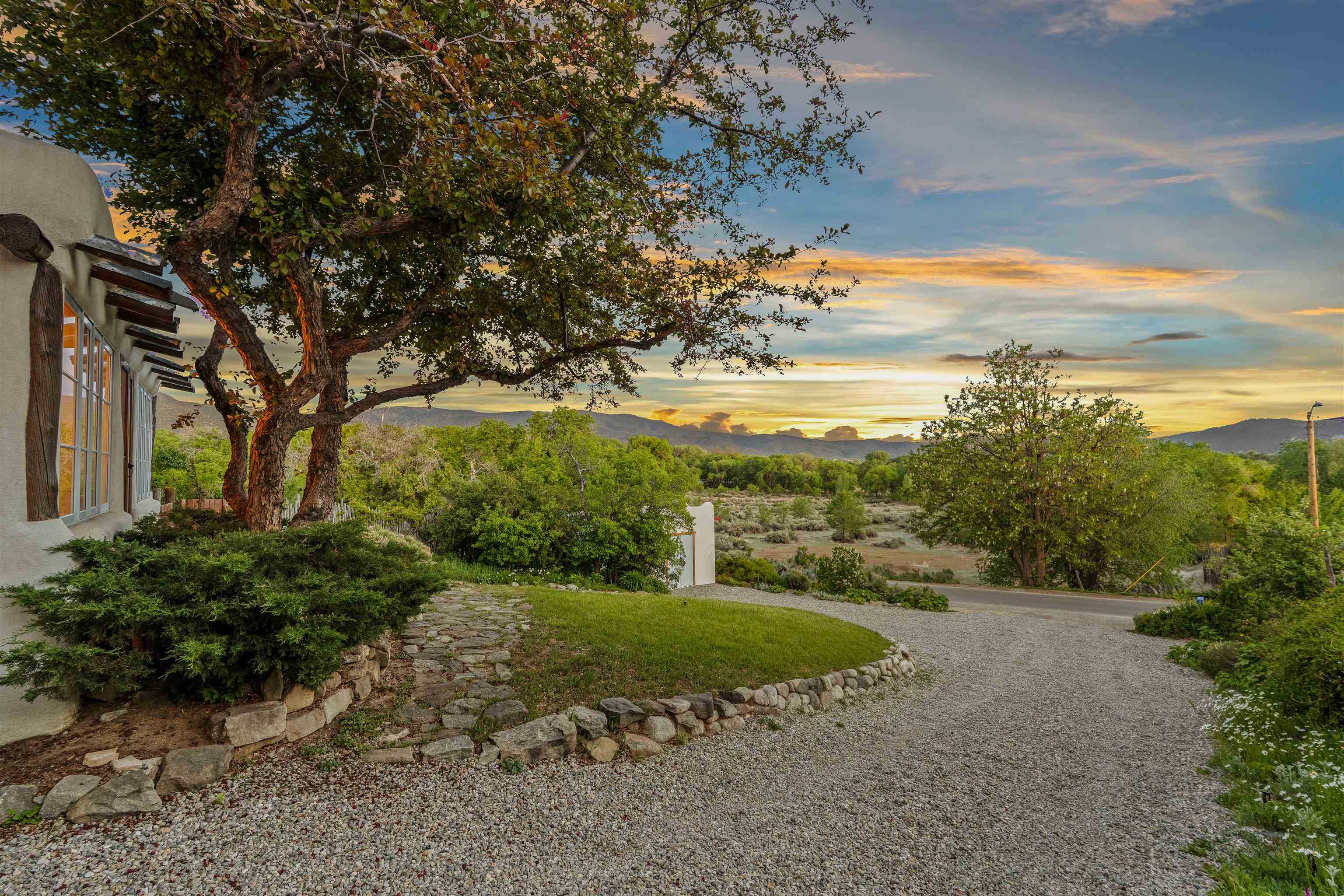 115 Quesnel St, Taos, New Mexico image 40