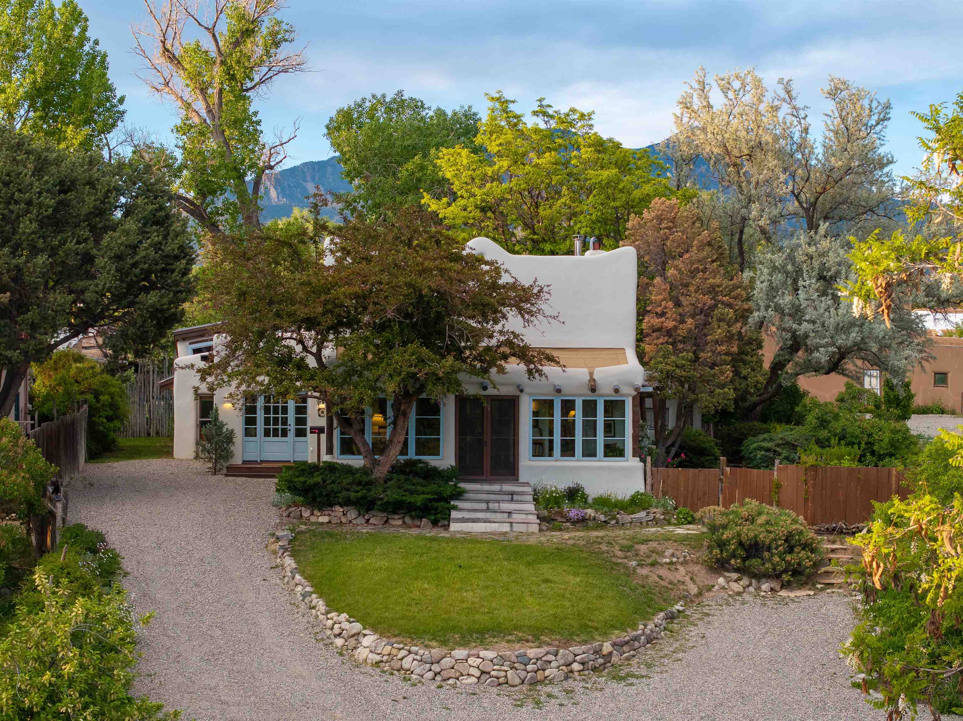 115 Quesnel St, Taos, New Mexico image 1