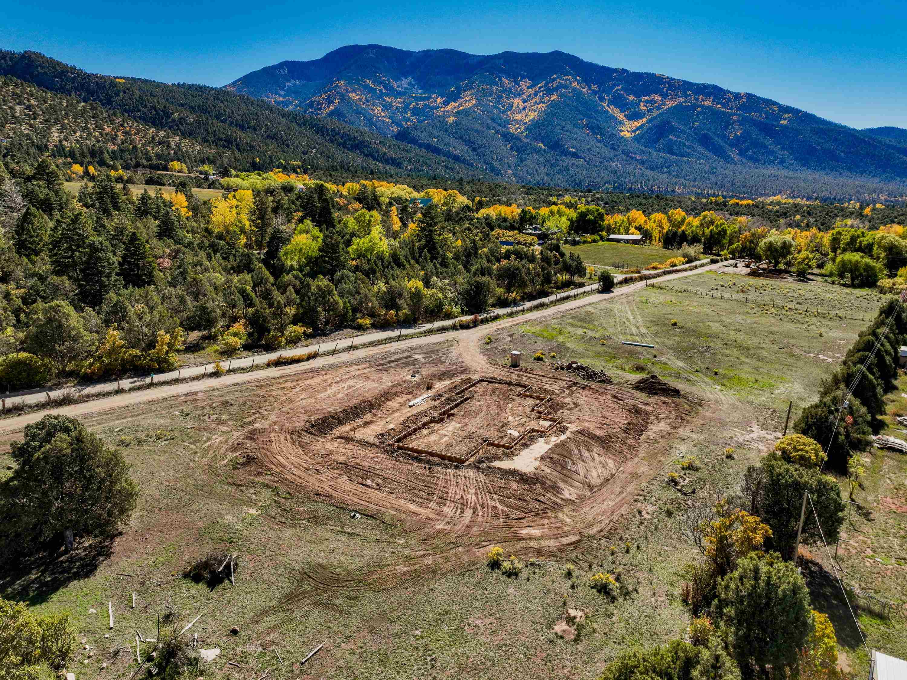 Arroyo Seco, New Mexico 87514, United States, 4 Bedrooms Bedrooms, ,4 BathroomsBathrooms,Residential,Active,224198