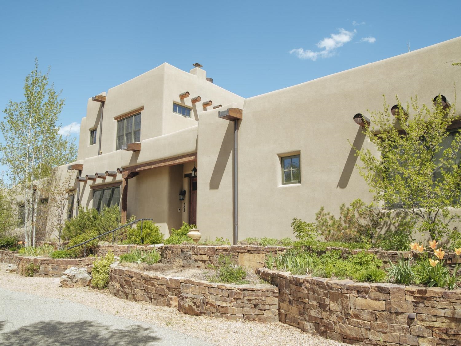 305 Devargas Lane, Taos, New Mexico image 2