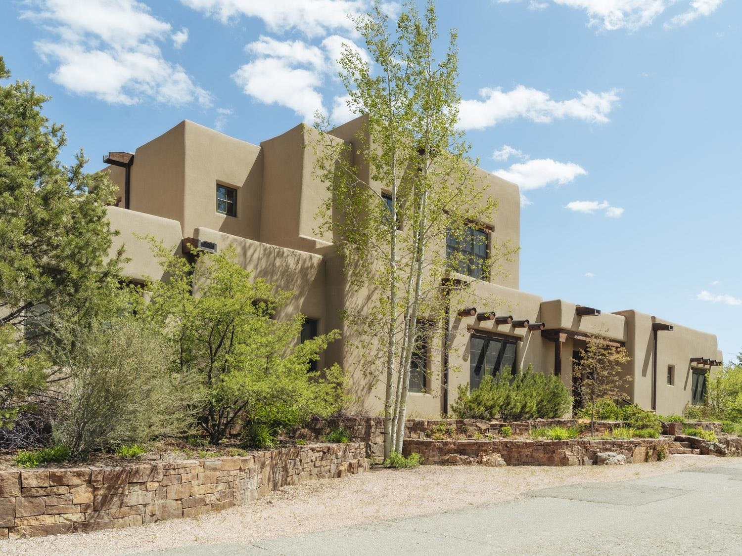 305 Devargas Lane, Taos, New Mexico image 1