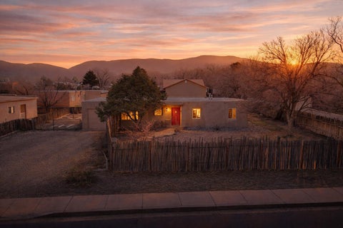 Homes For Sale - 1117 Gusdorf Rd<br/> Taos, NM 87571