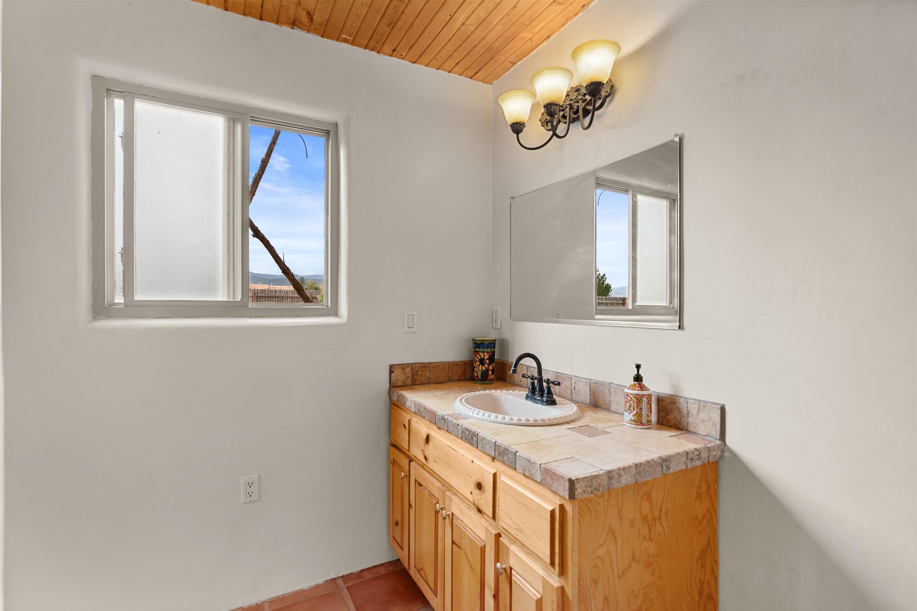 Ranchos De Taos, New Mexico 87557, United States, 2 Bedrooms Bedrooms, ,3 BathroomsBathrooms,Residential,Active,219400