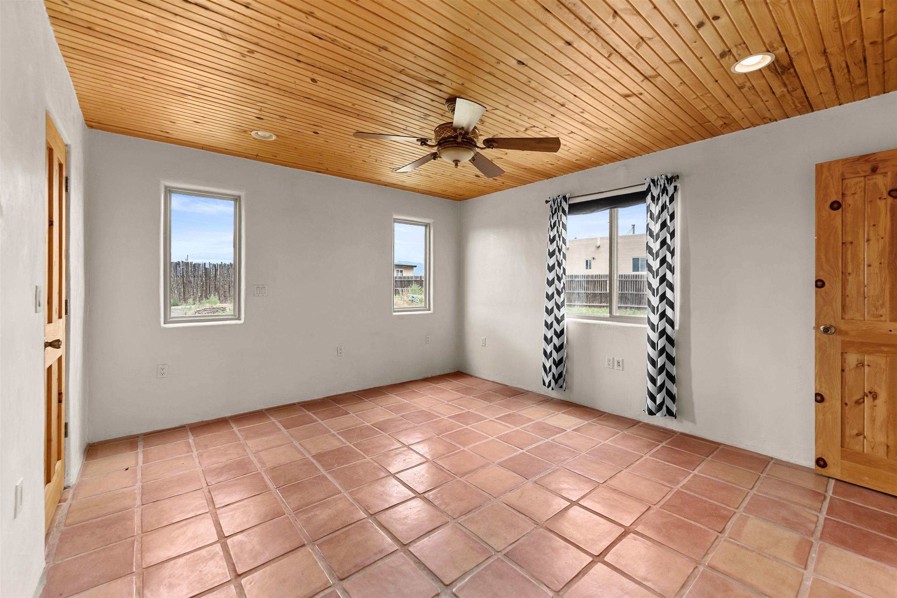 Ranchos De Taos, New Mexico 87557, United States, 2 Bedrooms Bedrooms, ,3 BathroomsBathrooms,Residential,Active,219400
