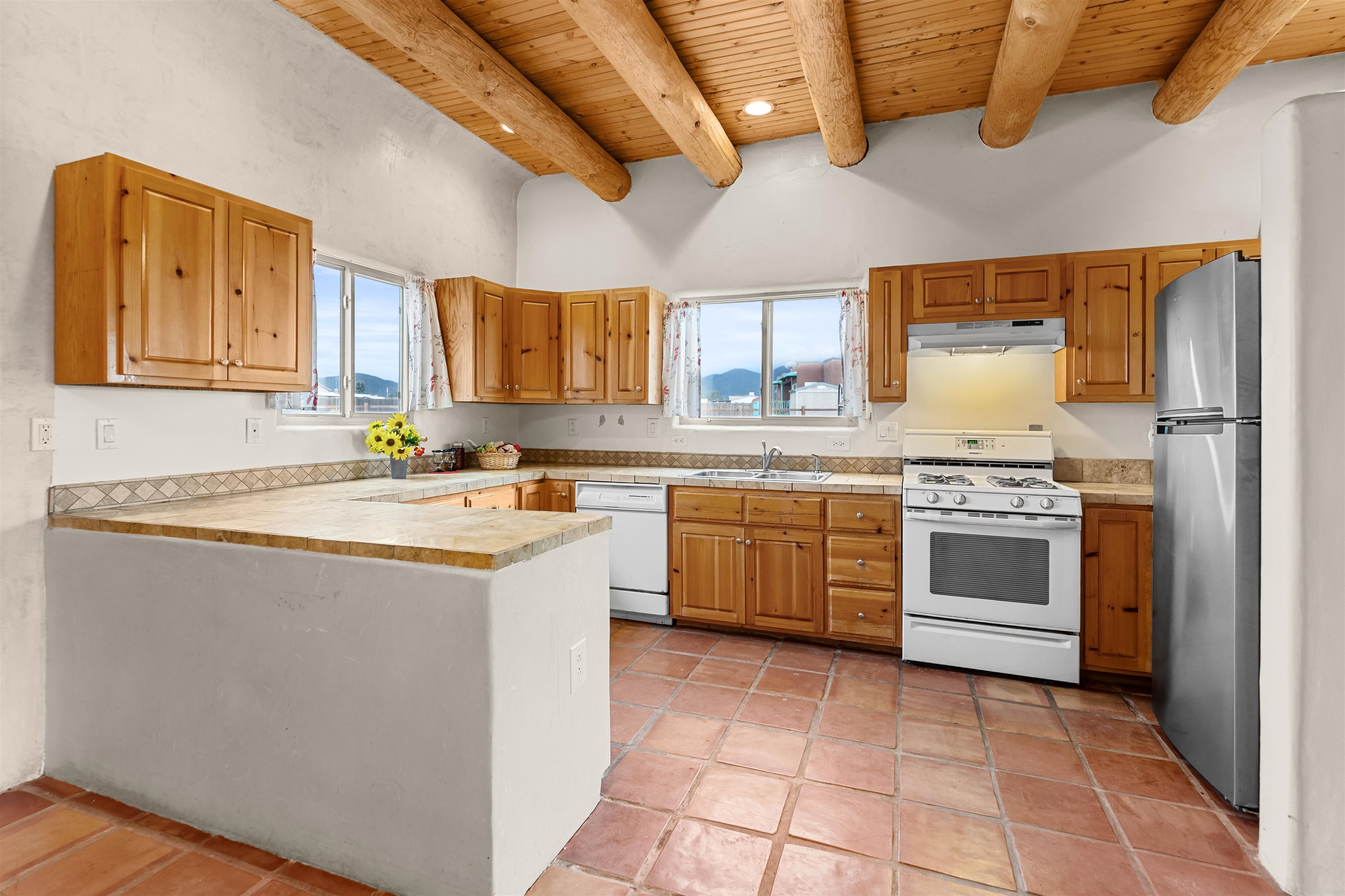 Ranchos De Taos, New Mexico 87557, United States, 2 Bedrooms Bedrooms, ,3 BathroomsBathrooms,Residential,Active,219400