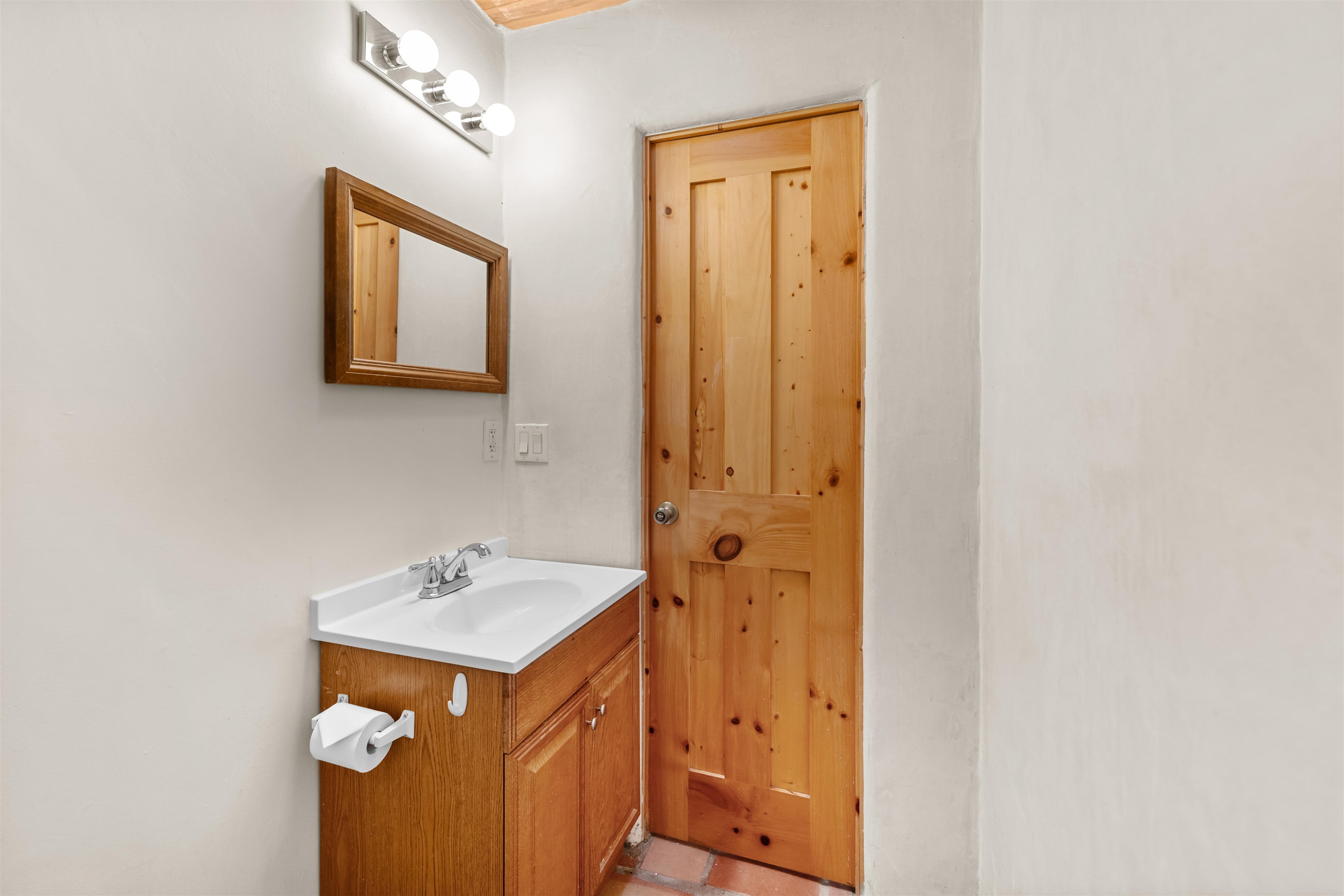 Ranchos De Taos, New Mexico 87557, United States, 2 Bedrooms Bedrooms, ,3 BathroomsBathrooms,Residential,Active,219400