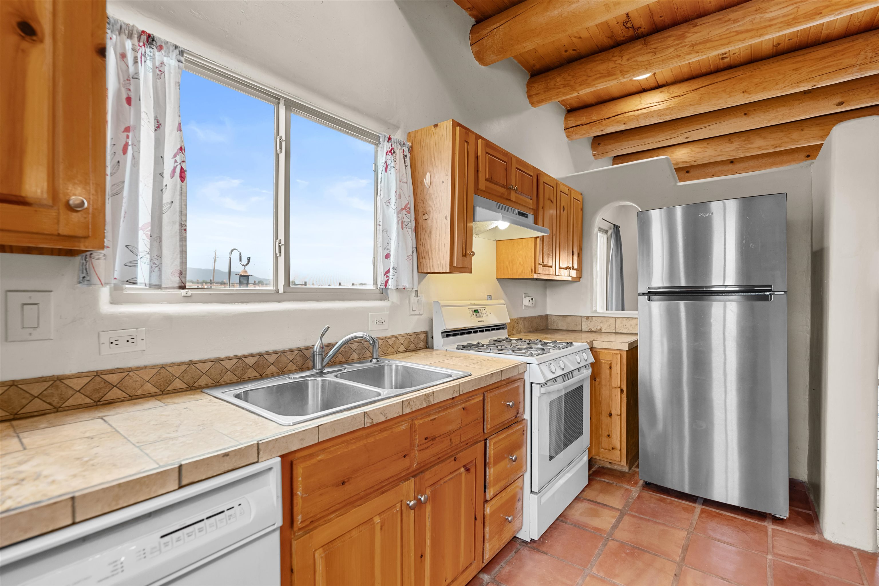 Ranchos De Taos, New Mexico 87557, United States, 2 Bedrooms Bedrooms, ,3 BathroomsBathrooms,Residential,Active,219400