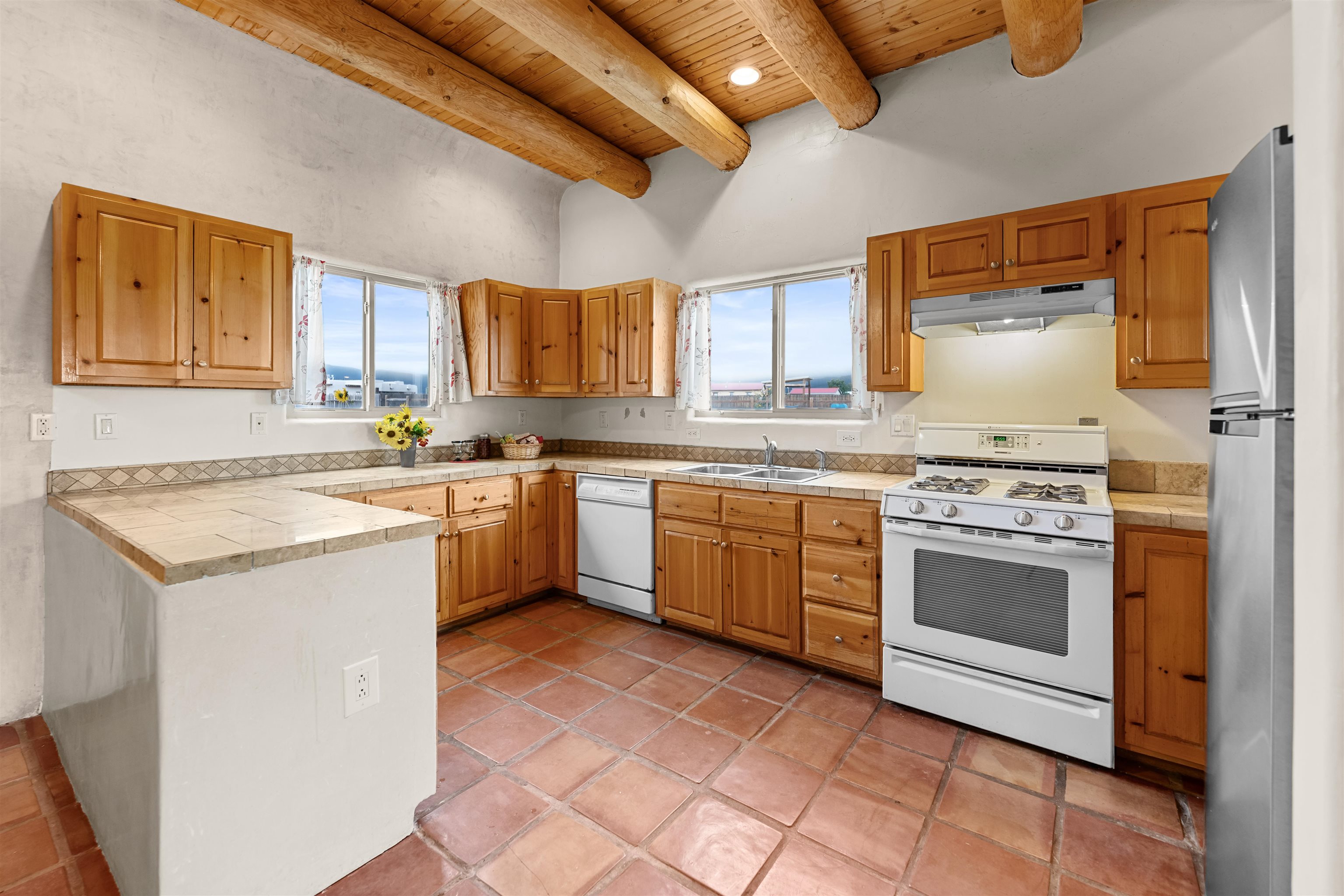 Ranchos De Taos, New Mexico 87557, United States, 2 Bedrooms Bedrooms, ,3 BathroomsBathrooms,Residential,Active,219400