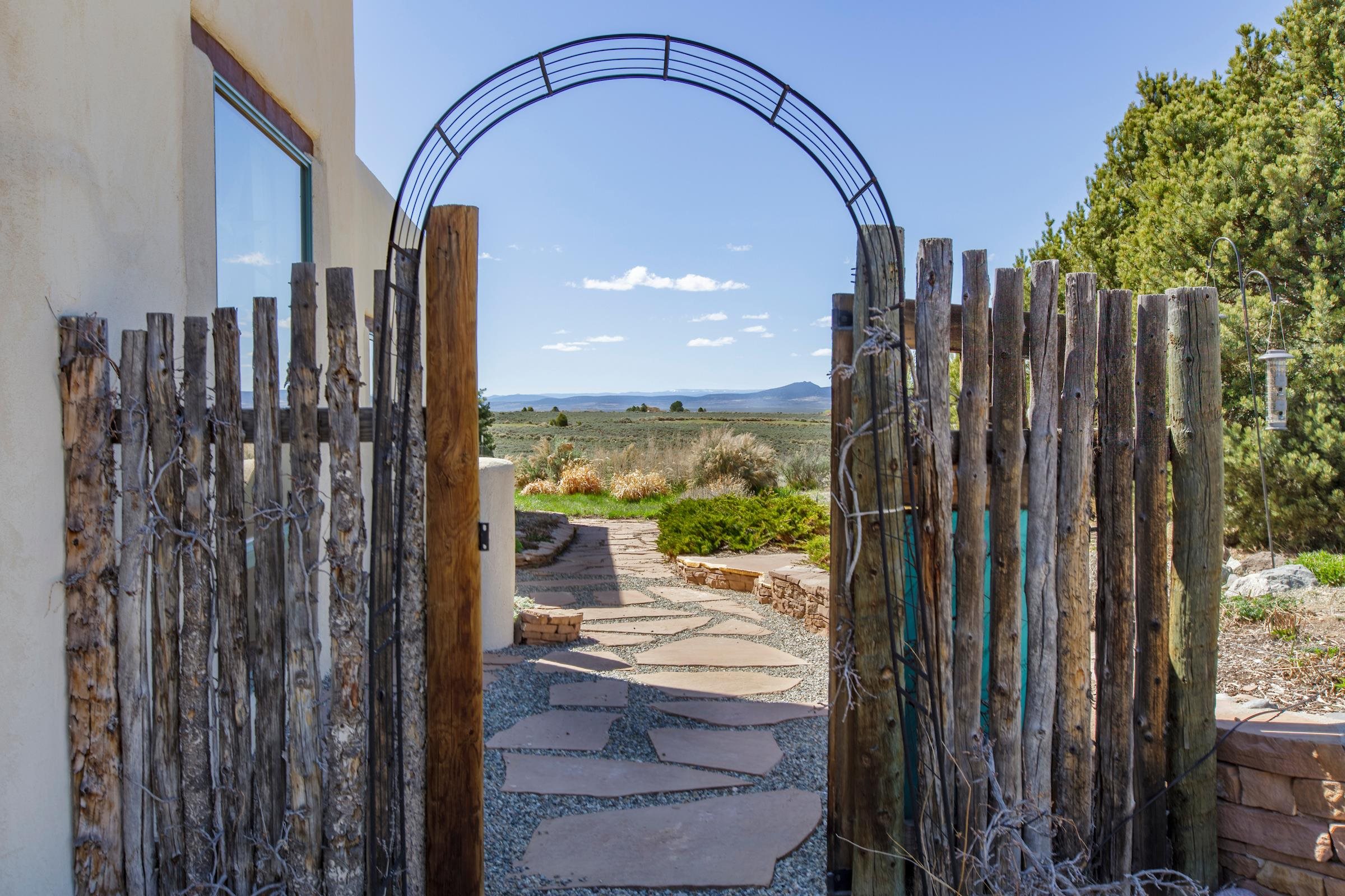 8 Vista Del Ocaso Rd, Ranchos de Taos, New Mexico image 30