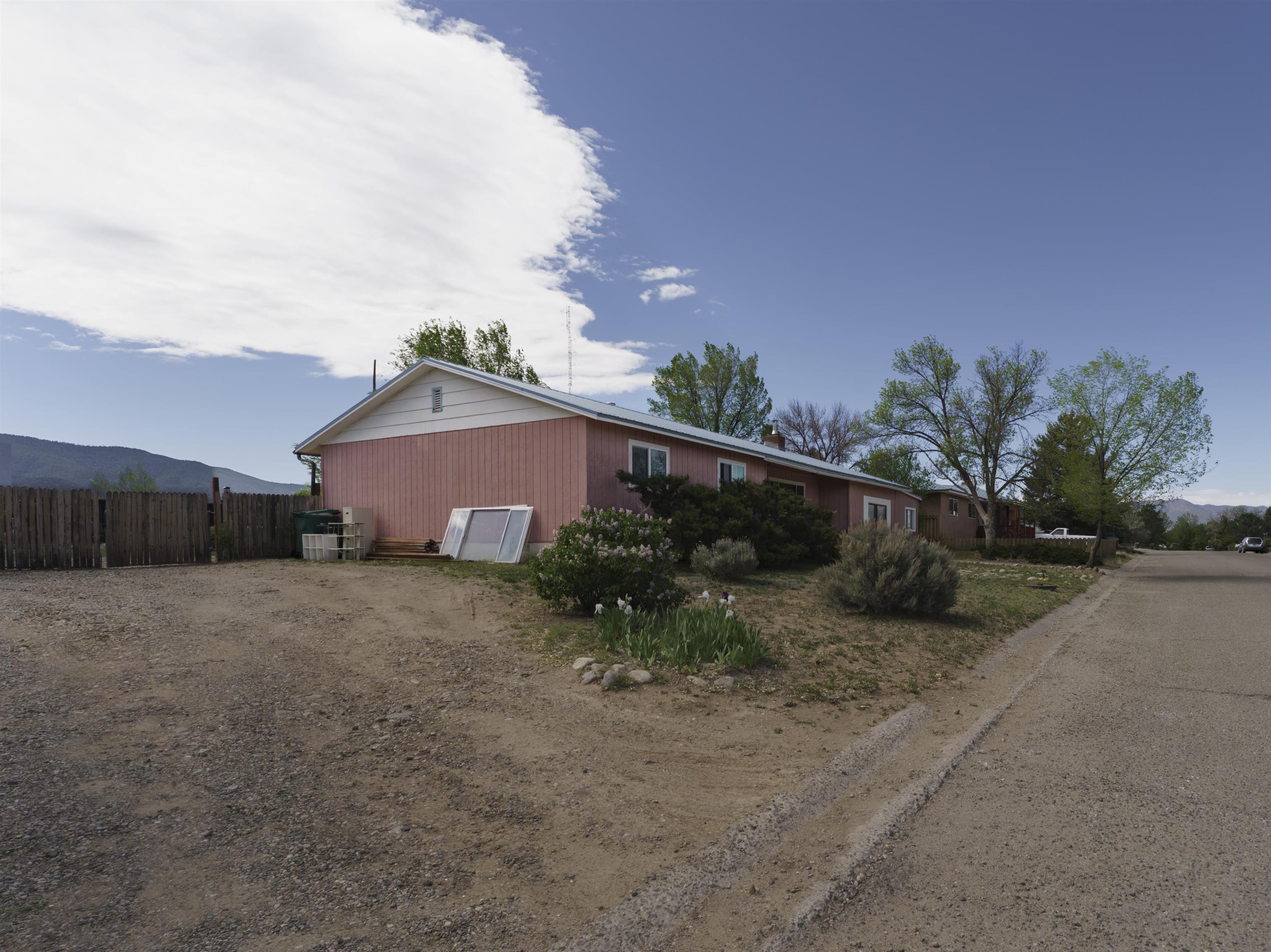 807 Hill Dr, Taos, New Mexico image 3