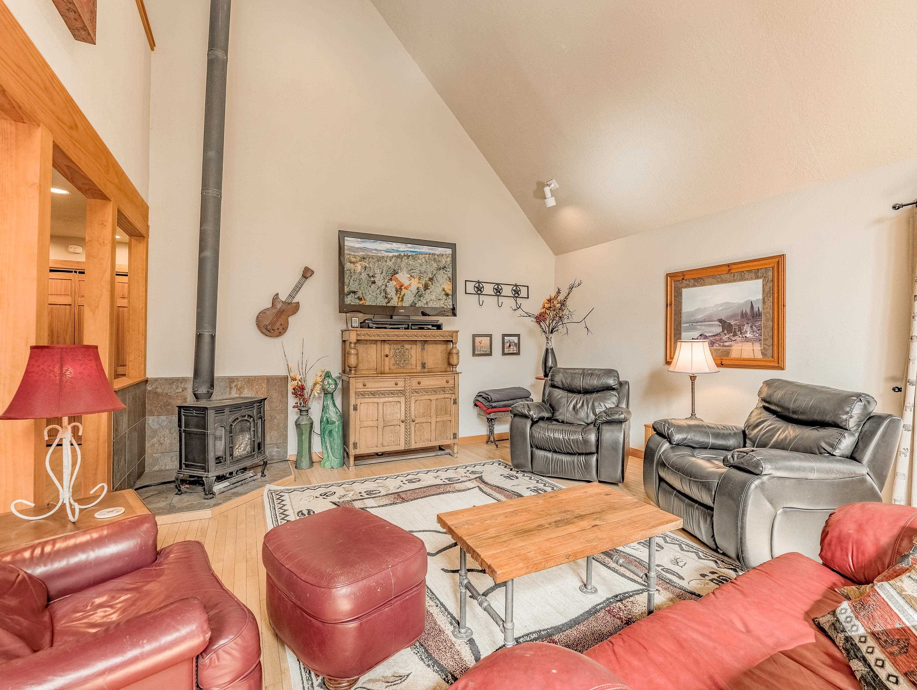 Angel Fire, New Mexico 87710, United States, 2 Bedrooms Bedrooms, ,2 BathroomsBathrooms,Residential,Active,235542