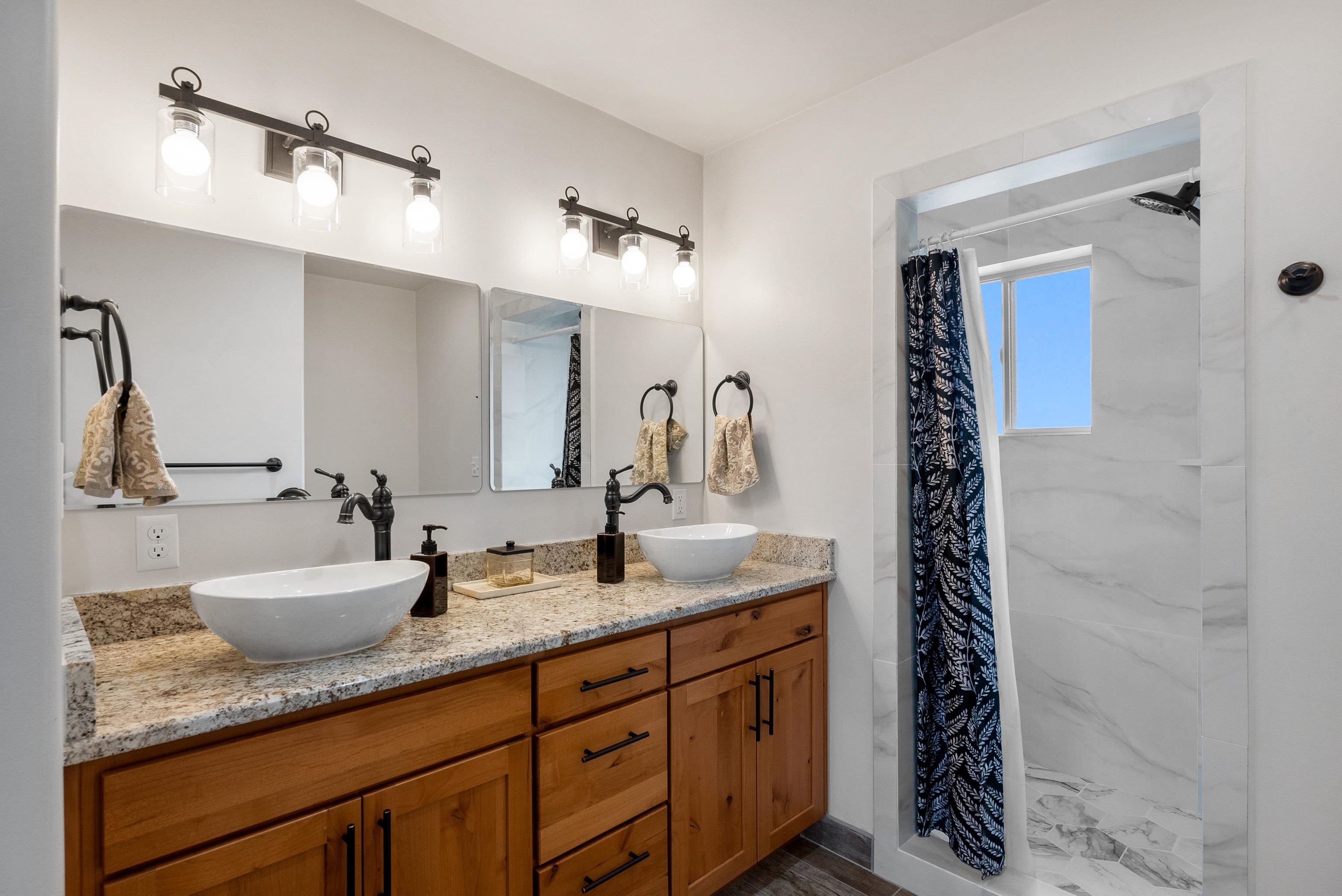 27 Medina Lane, Taos, New Mexico image 22