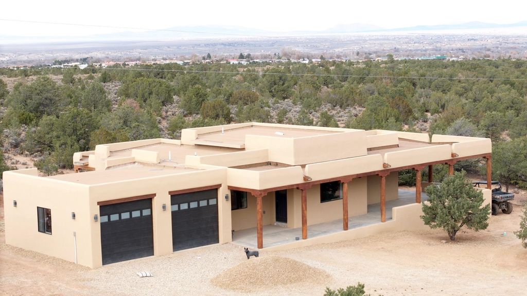 Photo of 7 Daniels Rd, Ranchos de Taos, NM 87557 (MLS # 114262)