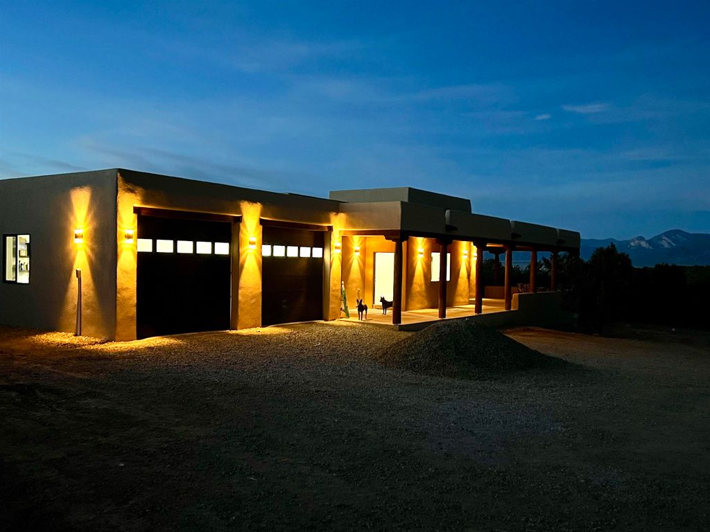 Photo of 7 Daniels Rd, Ranchos de Taos, NM 87557 (MLS # 114262)